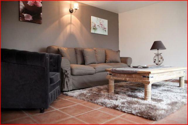Villa Castel Maison-Table D'Hotes & Jardin-Refuge De Biodiversite Rillieux-la-Pape エクステリア 写真
